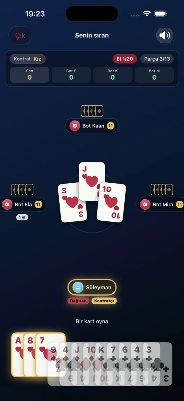 King oyun masası; 4 oyunculu el alma oynanışı ve ortaya atılan kartlar.